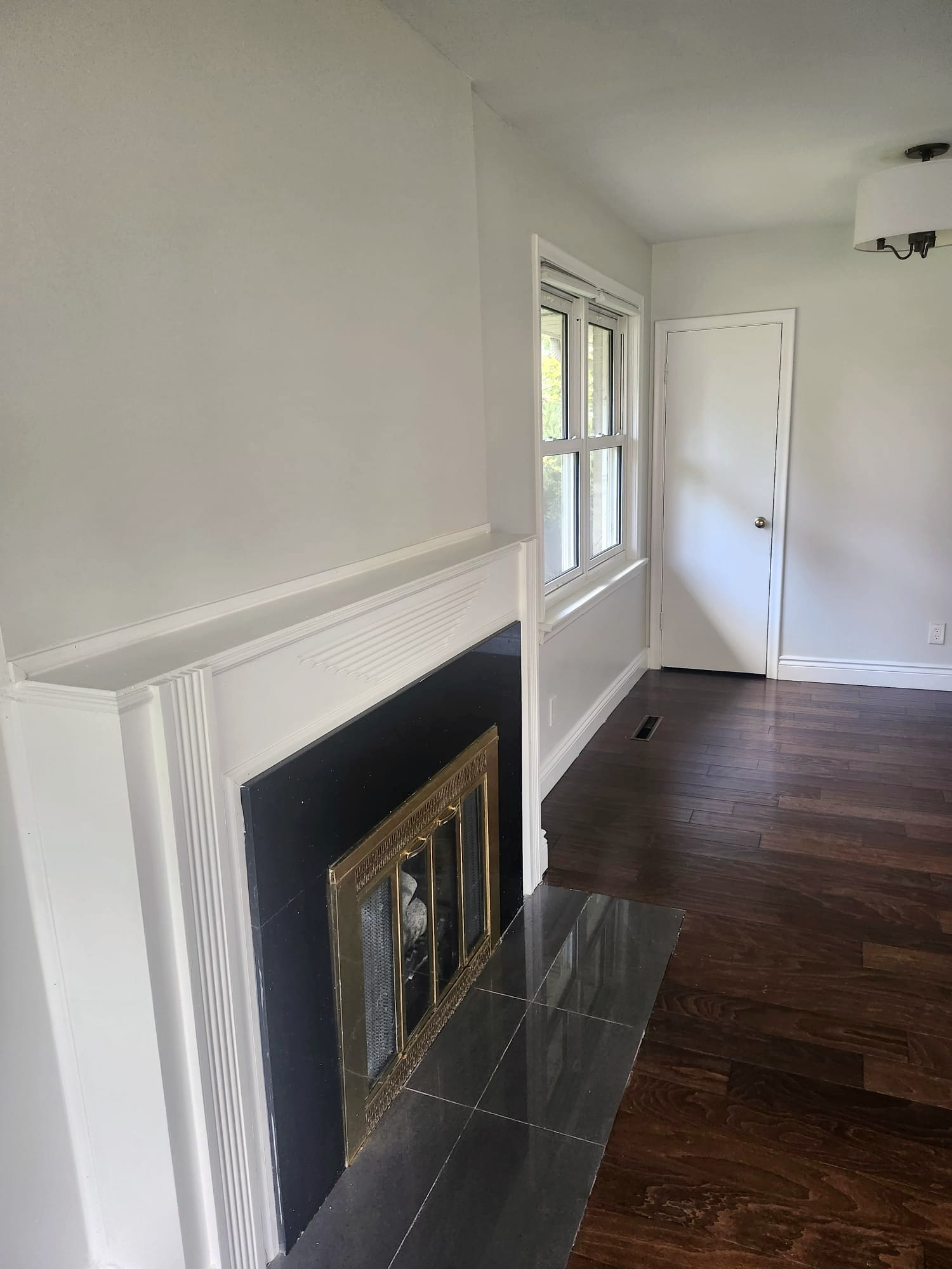 Clean fireplace and tile hearth in an empty living room
